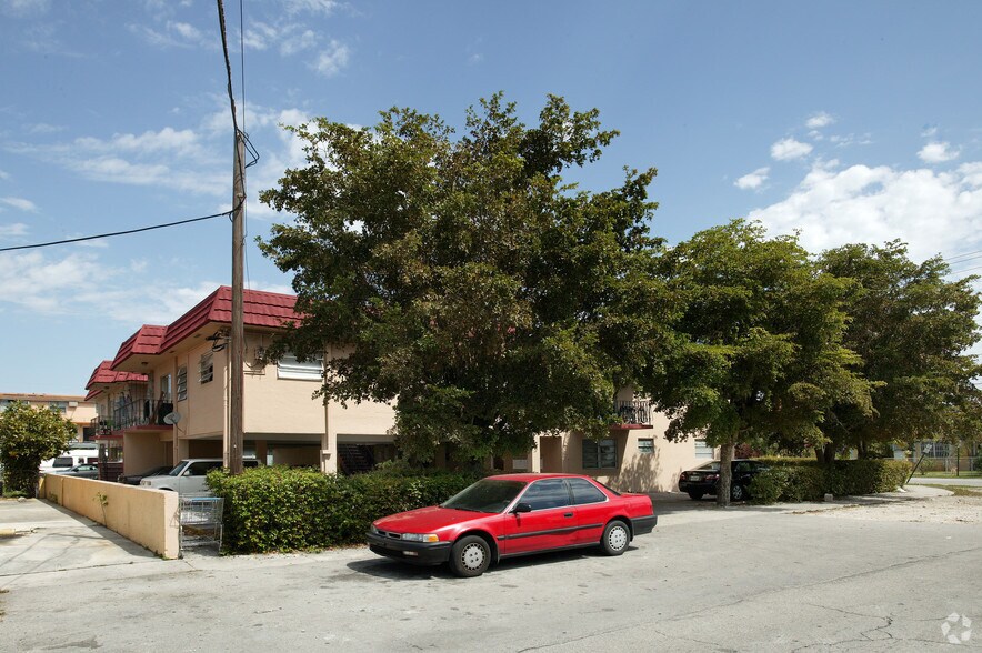 2712 W 10th Ave, Hialeah, FL à louer - Photo de l’immeuble – Image 2 sur 2