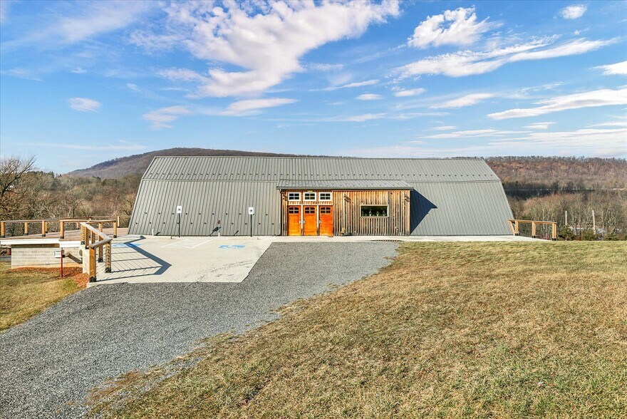 1800 Lower Bailey Rd, Newport, PA à vendre - Photo de l’immeuble – Image 2 sur 82