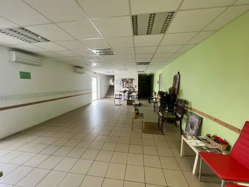 Local d'activités dans L'ISLE-SUR-LA-SORGUE à vendre Photo de l’immeuble– Image 1 sur 39