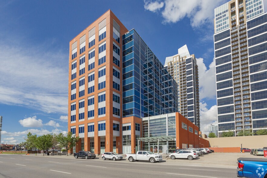 1331-1337 Macleod Trl SE, Calgary, AB à louer - Photo de l’immeuble – Image 2 sur 10