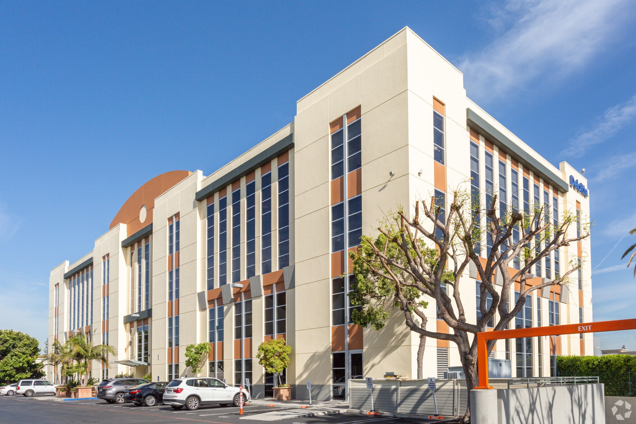 1600 Rosecrans Ave, Manhattan Beach, CA à louer Photo de l’immeuble– Image 1 sur 8