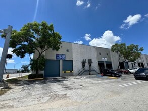 8700-8796 NW 100th St, Medley, FL à louer Photo de l’immeuble– Image 2 sur 11