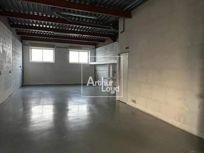 Plus de détails pour Bureau, Local d'activités à louer