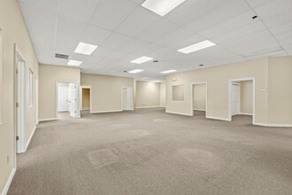 8209-8267 Wicker Ave, Saint John, IN à louer Photo intérieure– Image 2 sur 8