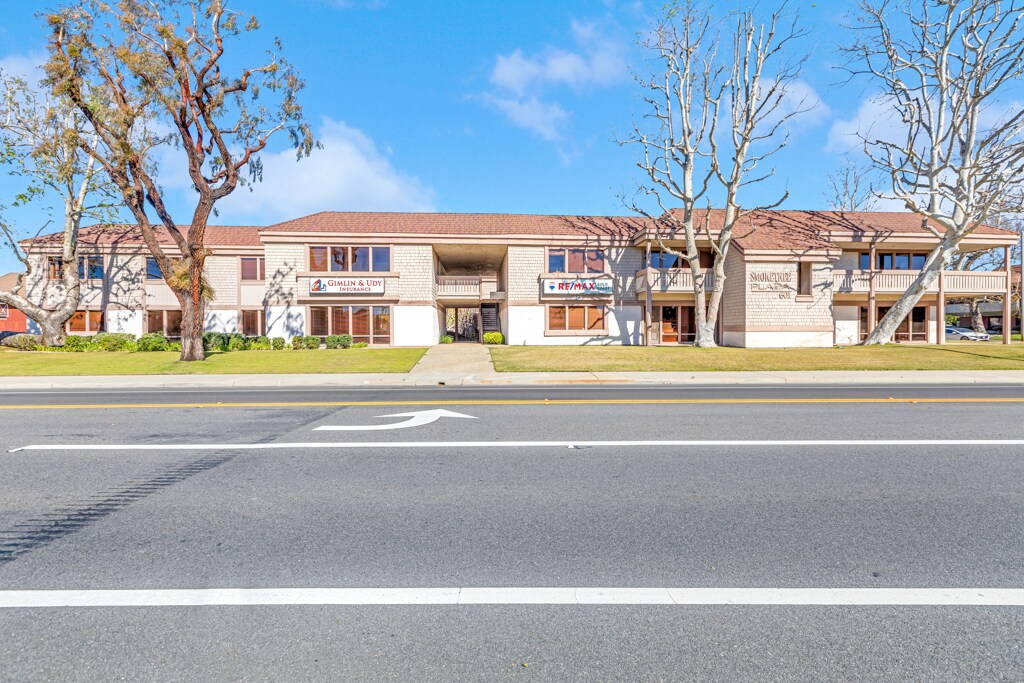 601 E Daily Dr, Camarillo, CA à louer Photo principale– Image 1 sur 9