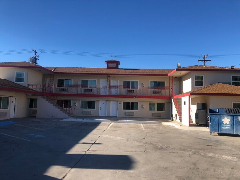 625 W Broadway St, Needles, CA à vendre - Photo de l’immeuble – Image 3 sur 19