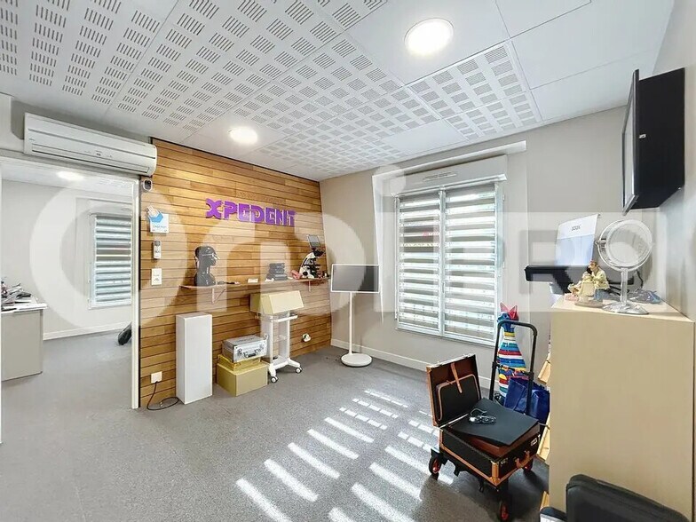 Bureau dans Vineuil-Saint-Firmin à vendre - Photo intérieure – Image 2 sur 5