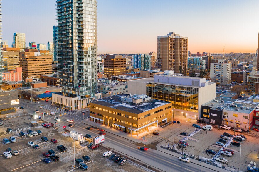 707 10th Ave SW, Calgary, AB à louer - Aérien – Image 2 sur 4