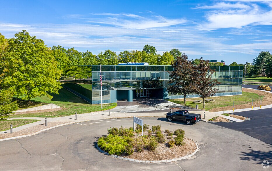 10 Griffin Rd N, Windsor, CT à louer - Photo de l’immeuble – Image 2 sur 4