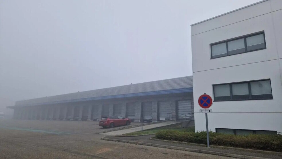 Industriel/Logistique dans Mions à louer - Photo de l’immeuble – Image 2 sur 6