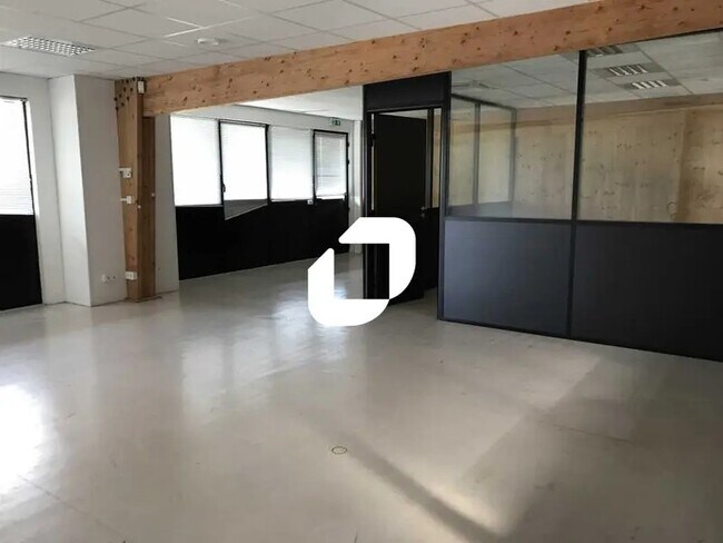 Plus de détails pour Bureau, Local d'activités à louer