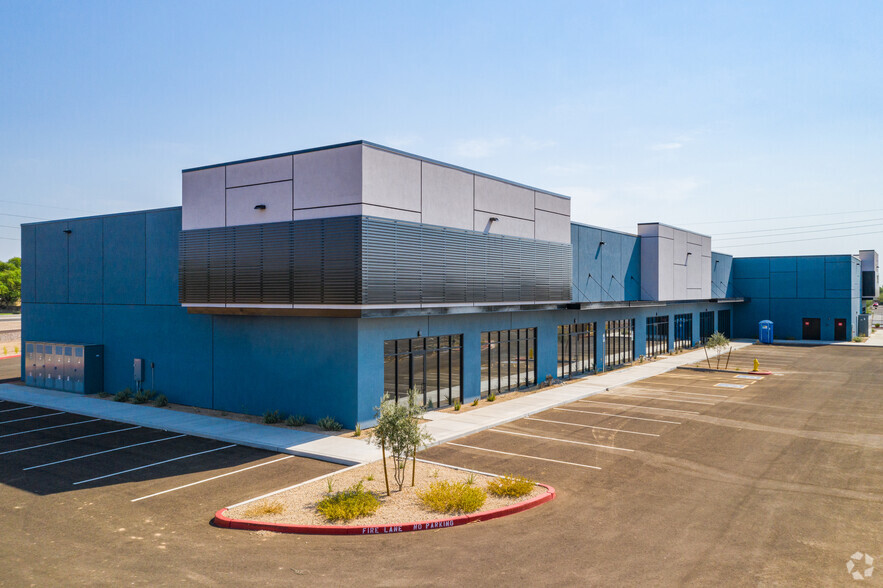 13700 N Dysart Rd, Surprise, AZ à louer - Photo de l’immeuble – Image 3 sur 13