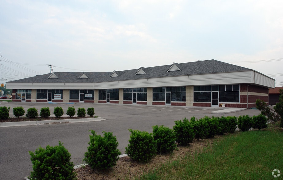 44844-44900 Utica Rd, Utica, MI à louer - Photo de l’immeuble – Image 1 sur 5