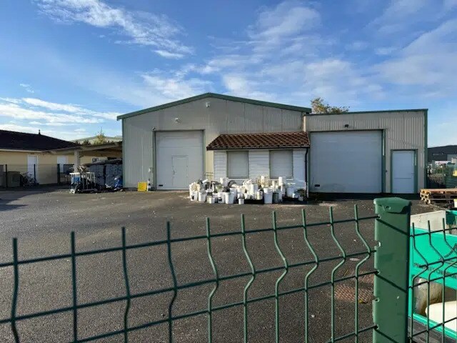 Local d'activités dans Corcelles-en-Beaujolais à vendre - Photo de l’immeuble – Image 2 sur 4