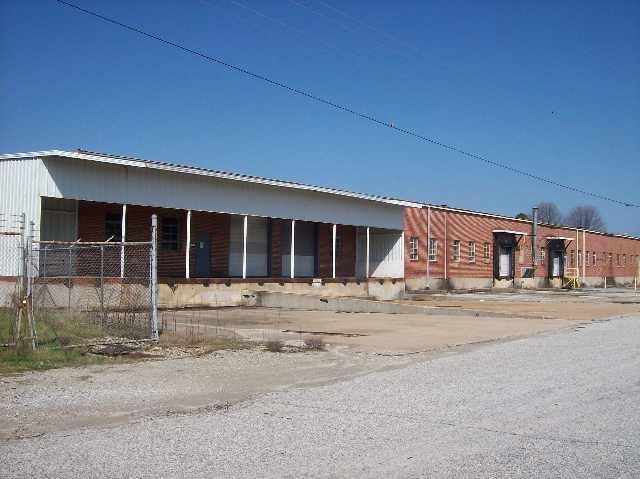 2050 Kefauver Dr, Milan, TN à vendre - Photo principale – Image 1 sur 5