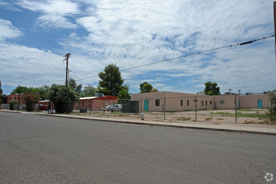 2700 S 8th Ave, Tucson, AZ à louer - Photo de l’immeuble – Image 2 sur 29