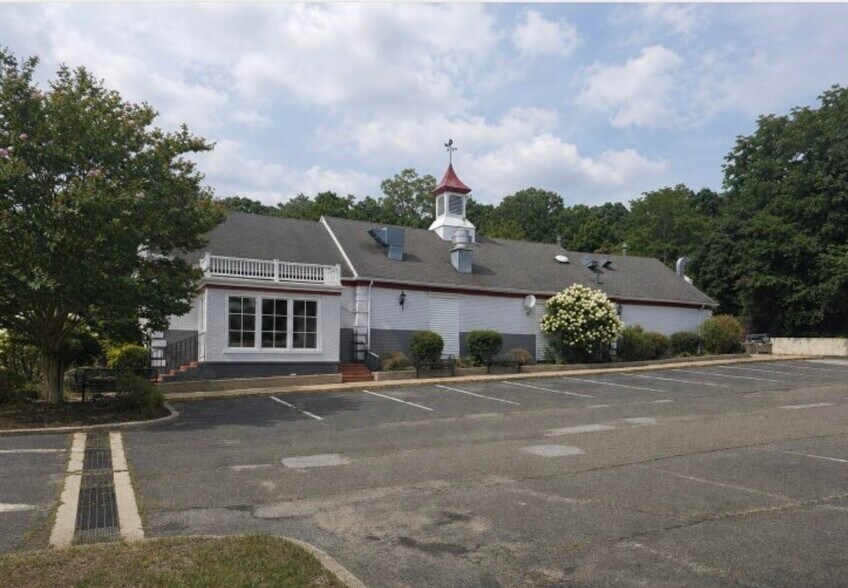 553 Hawkins Ave, Ronkonkoma, NY à vendre - Photo de l’immeuble – Image 2 sur 7