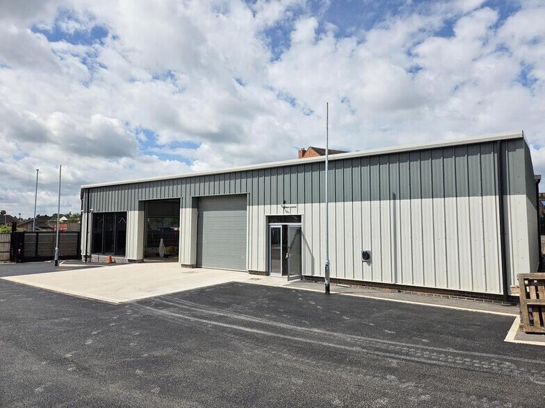 530 Hartshill Rd, Stoke On Trent à louer - Photo de l’immeuble – Image 2 sur 8