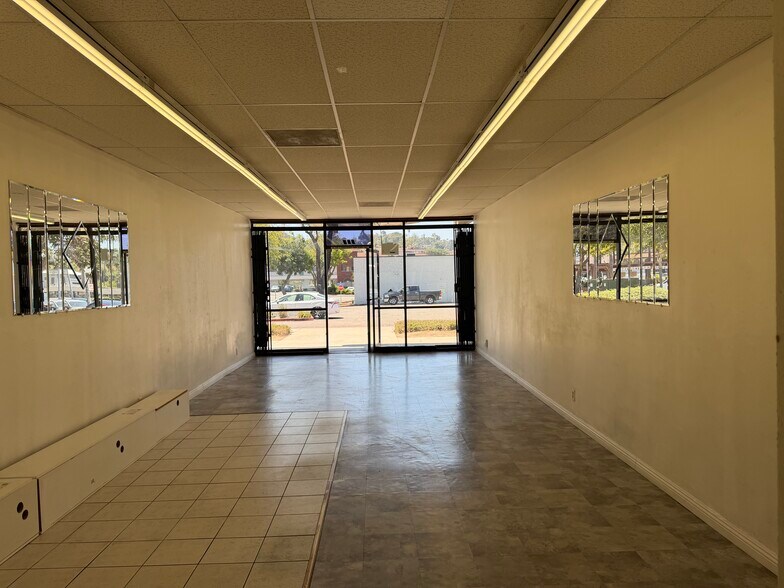 962-966 S Santa Fe Ave, Vista, CA à louer - Photo de l’immeuble – Image 3 sur 10