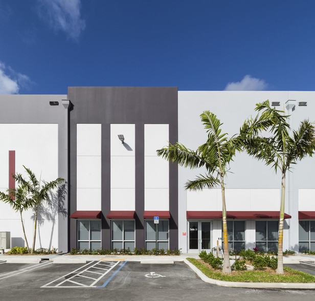 3980 W 104th St, Hialeah, FL à louer - Photo principale – Image 2 sur 4