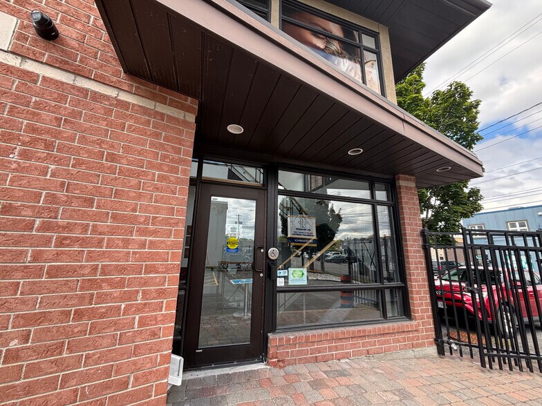 878 Boyd Av, Ottawa, ON à louer - Photo de l’immeuble – Image 2 sur 4