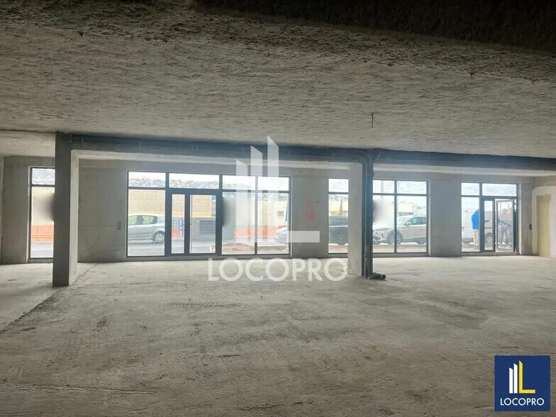 Local commercial dans Saint-Laurent-du-Var à louer - Photo de l’immeuble – Image 3 sur 6