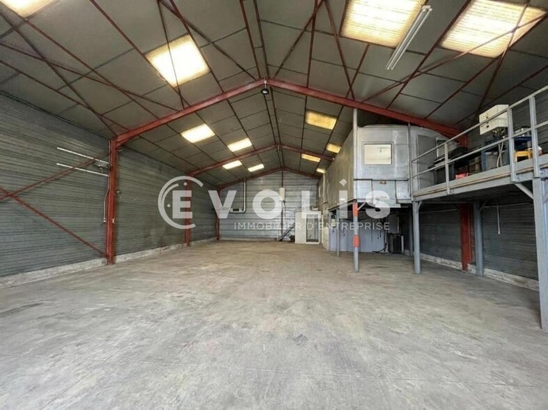 Local d'activités dans Gleizé à vendre - Photo de l’immeuble – Image 3 sur 5