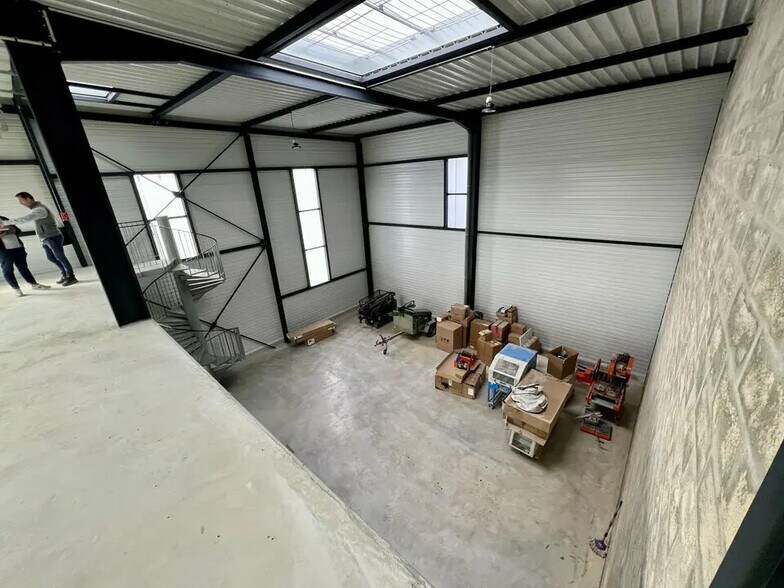 Local d’activités dans Longperrier à louer - Photo de l’immeuble – Image 2 sur 3