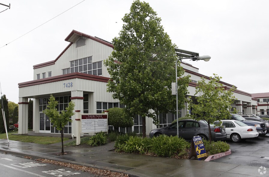 7428 Redwood Blvd, Novato, CA à louer - Photo principale – Image 1 sur 10