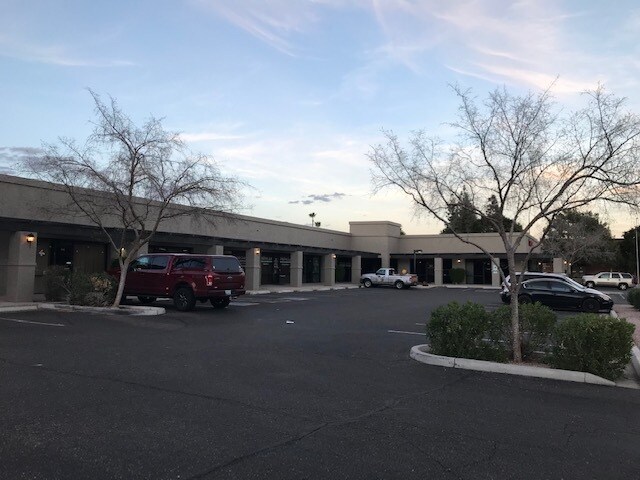 610 N Gilbert Rd, Gilbert, AZ à louer - Photo de l’immeuble – Image 3 sur 4