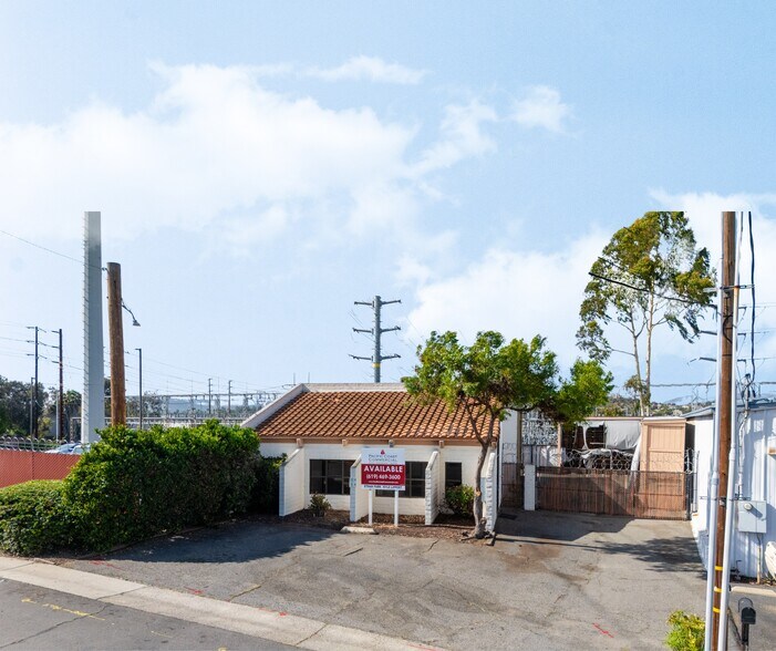 1944 Commercial St, Escondido, CA à louer - Photo de l’immeuble – Image 2 sur 10