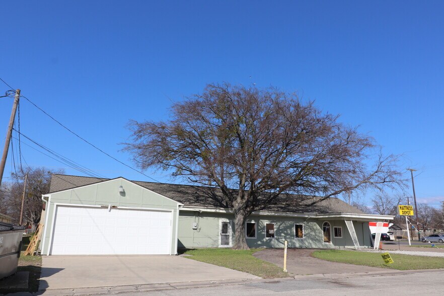 1031 N Grand Ave, Gainesville, TX à vendre - Photo de l’immeuble – Image 2 sur 12