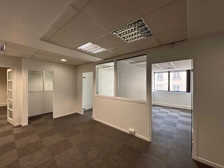 Bureau dans Levallois-Perret à louer - Photo de l’immeuble – Image 3 sur 7