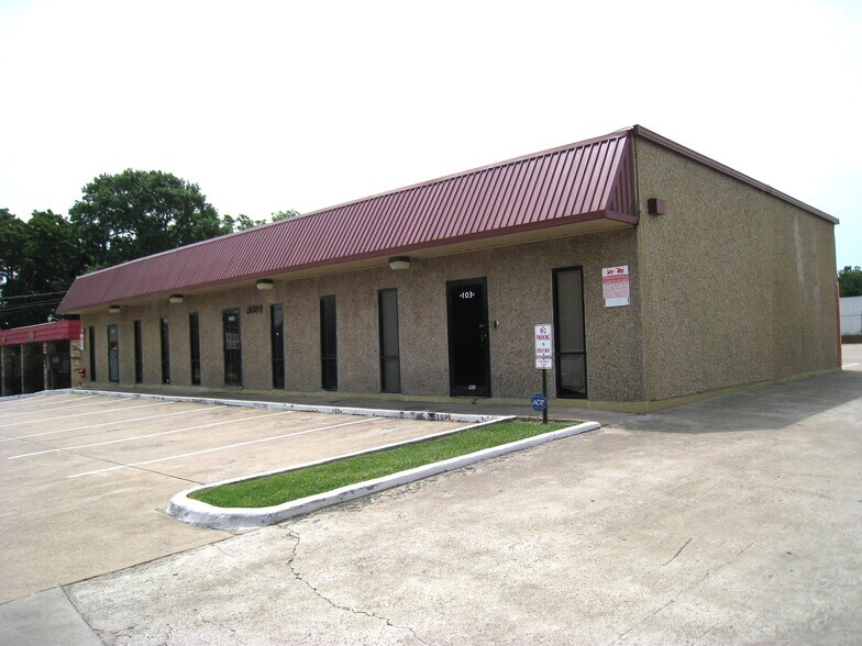 3880 Ledbetter Dr W, Dallas, TX à louer - Photo de l’immeuble – Image 2 sur 11