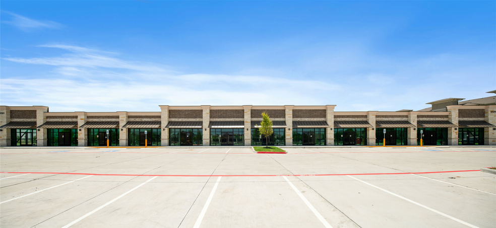 5121 Collin McKinney Pky, McKinney, TX à louer - Photo principale – Image 1 sur 15