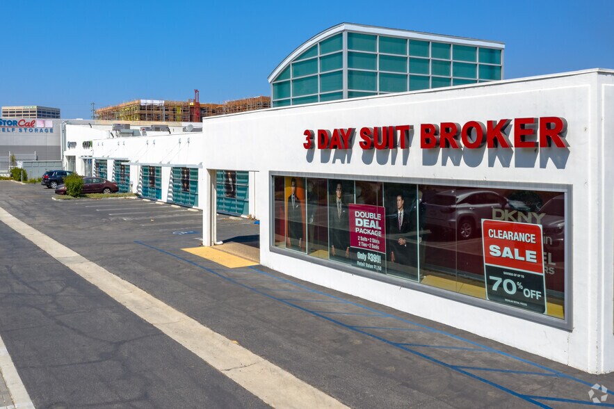 21015 Oxnard St, Woodland Hills, CA à louer - Photo de l’immeuble – Image 1 sur 5