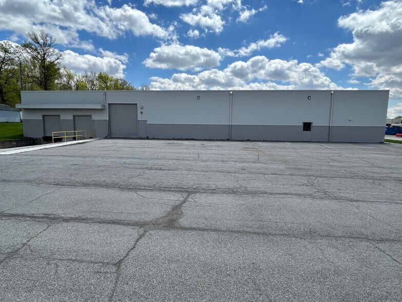 4211 Engle Rd, Fort Wayne, IN à louer - Photo de l’immeuble – Image 2 sur 9