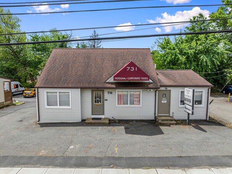 731 Highway 18, East Brunswick, NJ à vendre - Photo principale – Image 1 sur 10