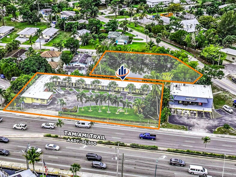 2164 Tamiami Trl E, Naples, FL à vendre - Photo de l’immeuble – Image 2 sur 5
