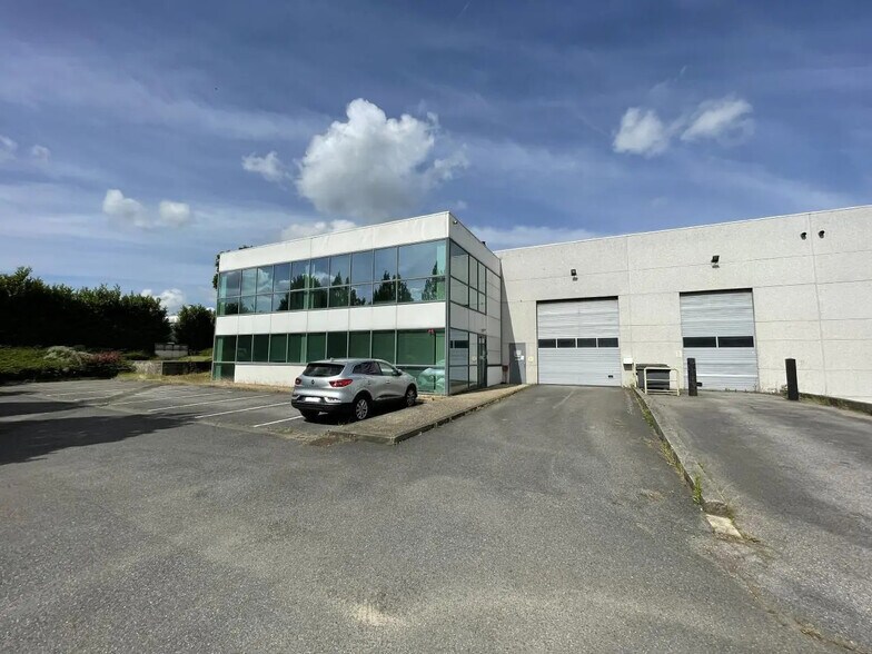 Local d’activités dans Chilly-Mazarin à louer - Photo de l’immeuble – Image 1 sur 19