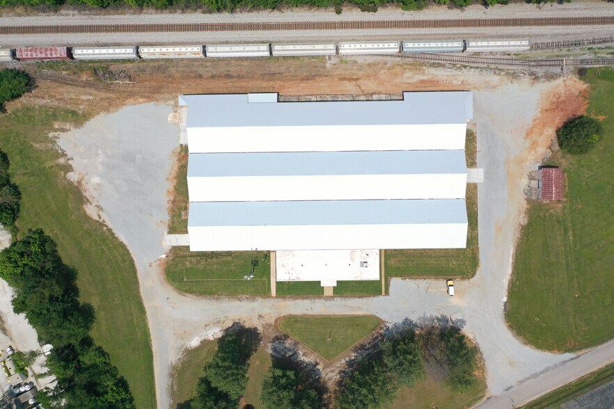 1313 Frazier St, Athens, AL à louer - Photo de l’immeuble – Image 3 sur 11