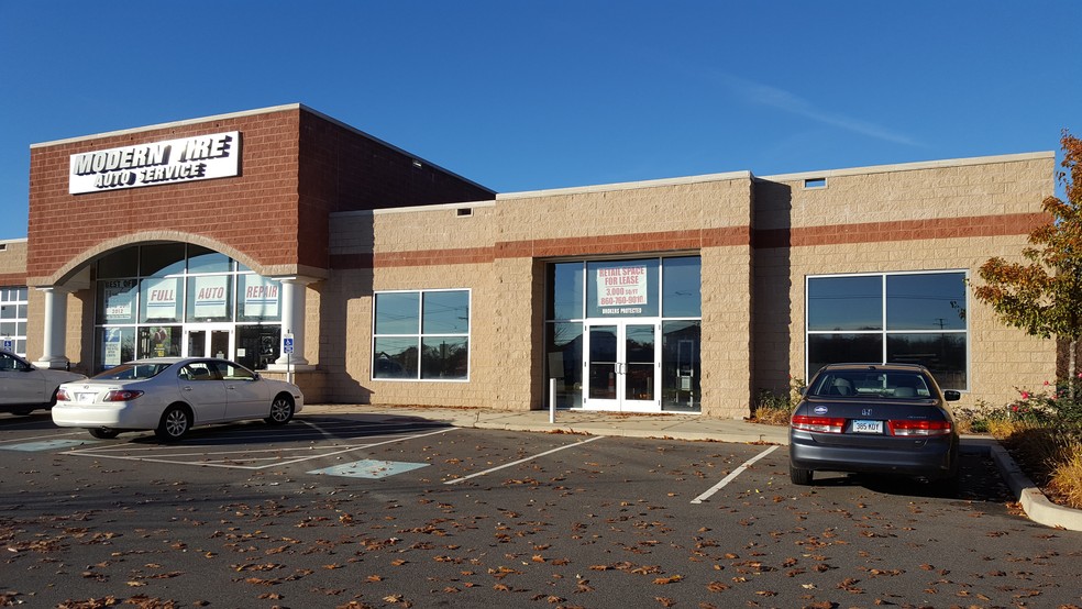 867 Cromwell Ave, Rocky Hill, CT à louer - Photo de l’immeuble – Image 1 sur 7
