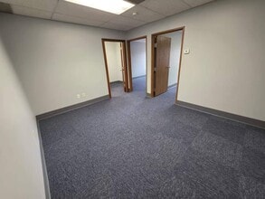 33595 Bainbridge Rd, Solon, OH à louer Photo intérieure– Image 1 sur 4