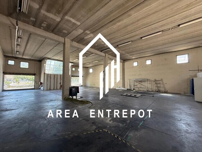 Plus de détails pour Local d'activités à louer