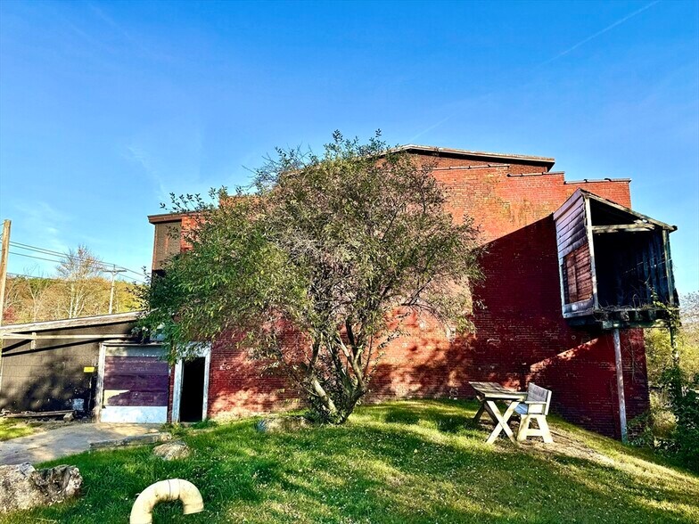 55 Mill St, Brookfield, MA à vendre - Photo de l’immeuble – Image 2 sur 12