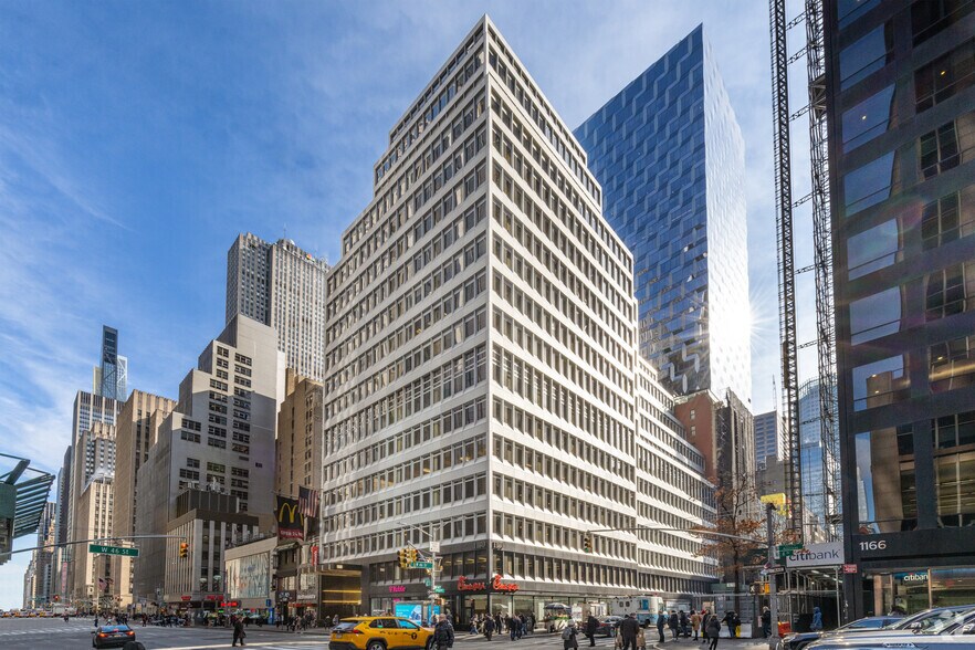 1180 Avenue of the Americas, New York, NY à louer - Photo de l’immeuble – Image 1 sur 4