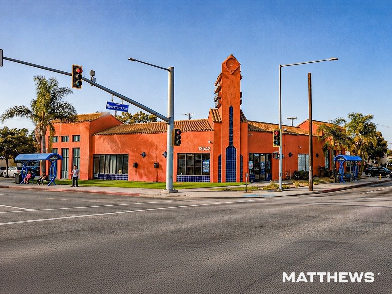 13528-13542 Lakewood Blvd, Bellflower, CA à louer Photo de l’immeuble– Image 1 sur 4