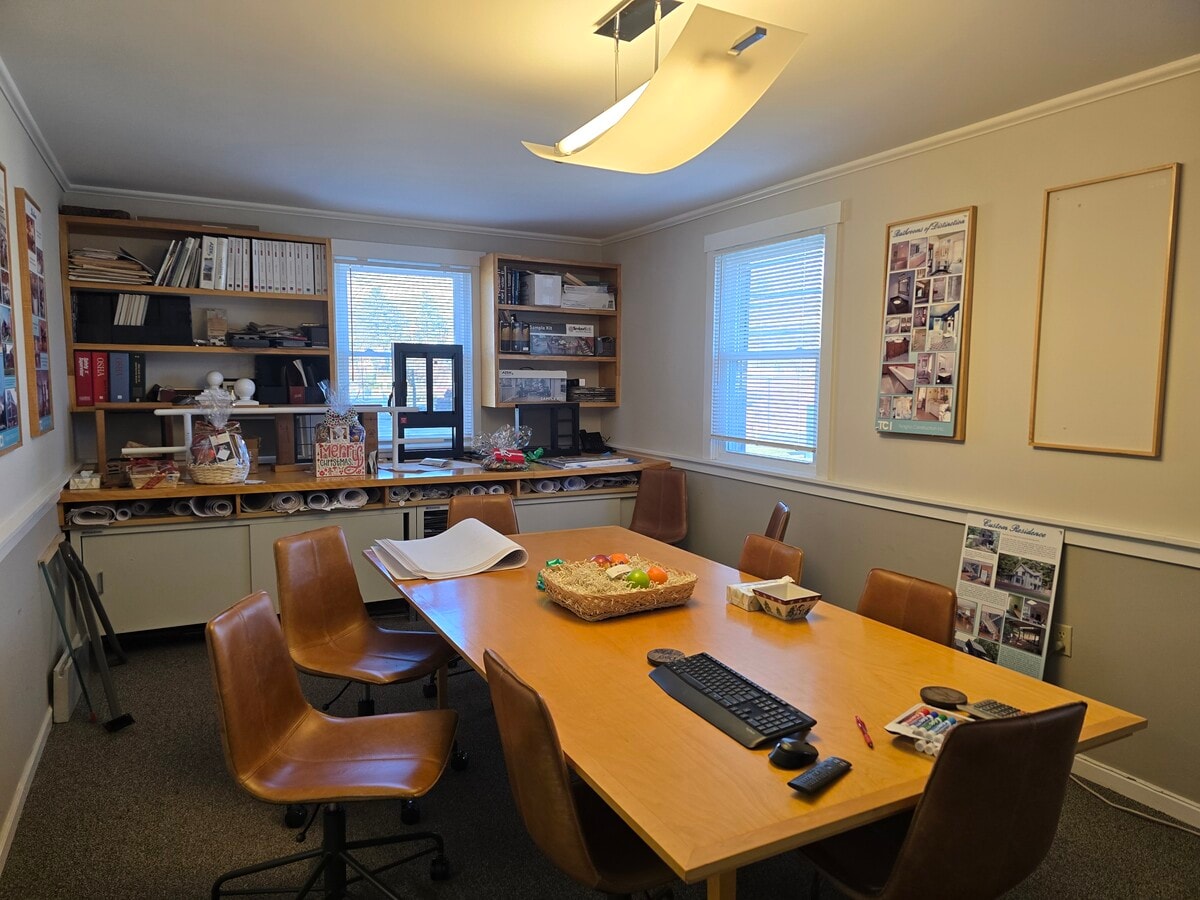 228 Triangle St, Amherst, MA 01002 - Lot 7&8 - - Photo intérieure - Image 1 of 4