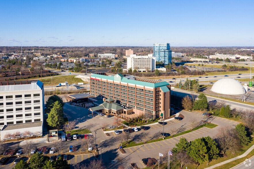 26000 American Dr, Southfield, MI à vendre - Photo de l’immeuble – Image 3 sur 15