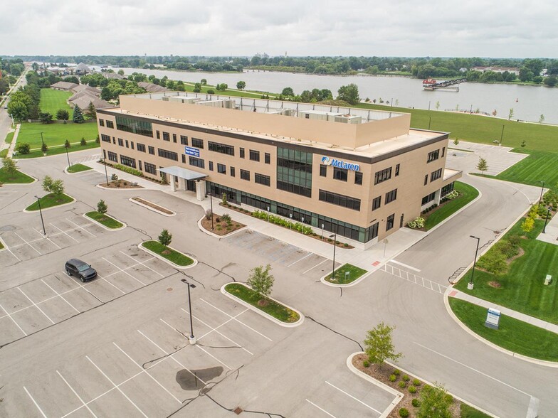 4 Columbus Ave, Bay City, MI à louer - Photo de l’immeuble – Image 2 sur 9